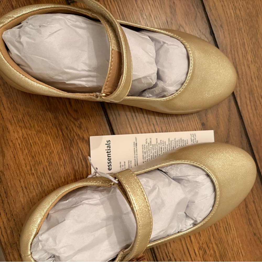 Amazon Essentials Gold Mary Jane Flats